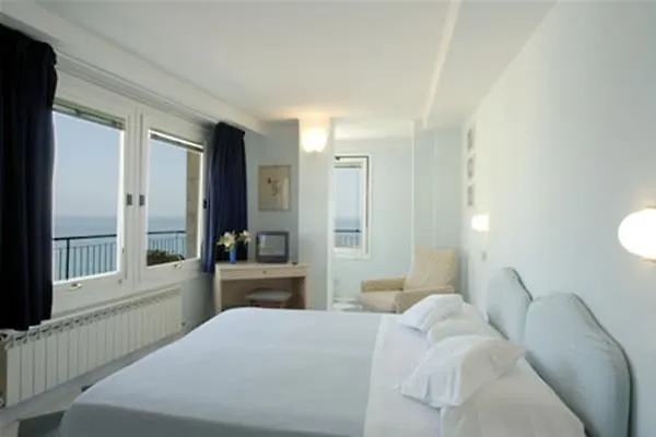 Flora 3* 알라시오