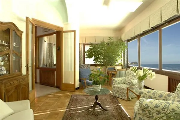 Flora 酒店 阿拉西奥